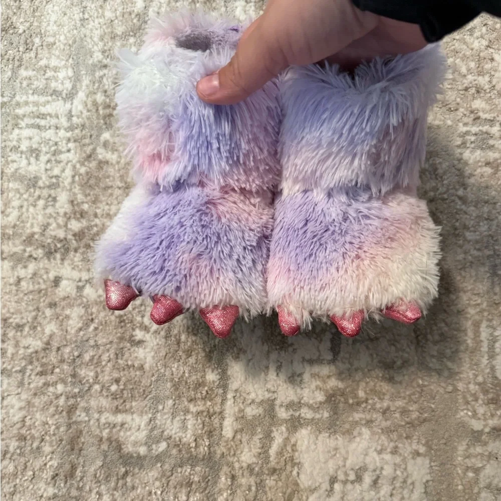 Wonder Nation Fuzzy Monster Claw Slippers - Lavender and Pink size 7/8-NWT